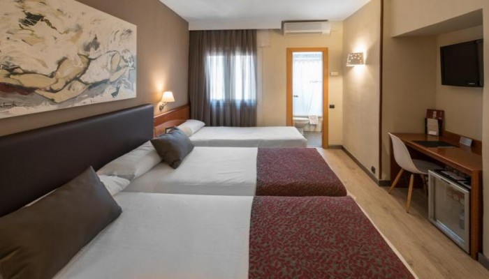 Hotel Catalonia Castellnou poza 18