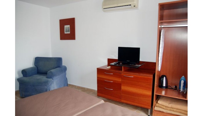 Hotel Queens (Only Adults) poza 0