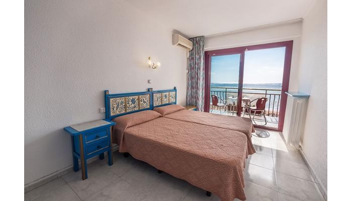 Hotel Checkin Garbí poza 1