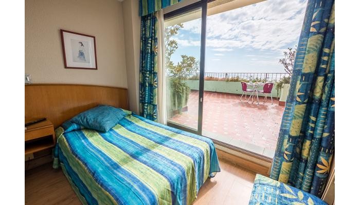 Hotel Checkin Garbí poza 3