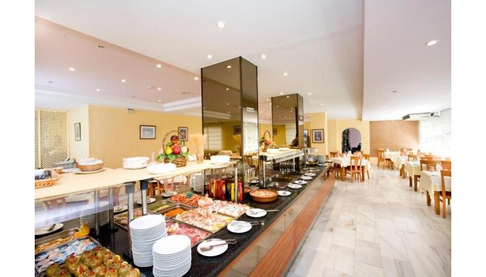 Hotel Monarque El Rodeo poza 9