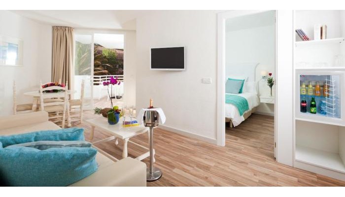 Hotel Fergus Style Cala Blanca Suites poza 4